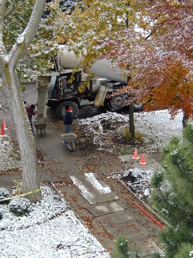 Light snow doesn't stop the concrete project