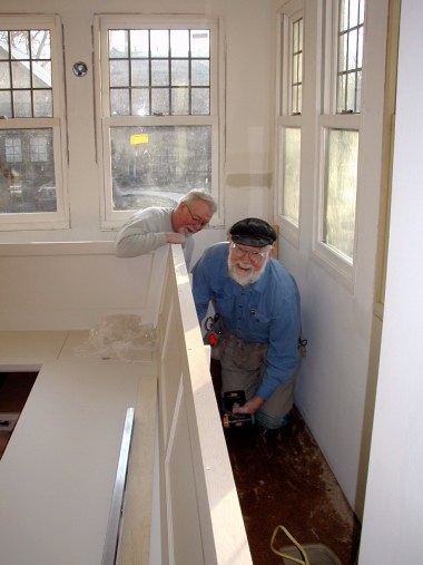 Burt and Koert assemble banquette