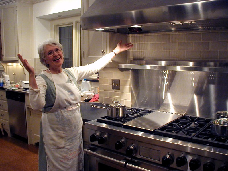 It's going to be sooo great to have a real kitchen after 16 months of basement living!