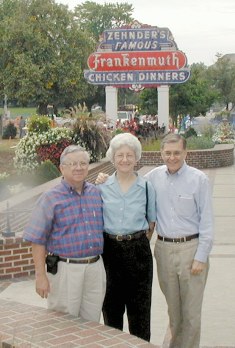 Diners Alva and Nell enjoy chicken dinners, and renew Michigan friendship
